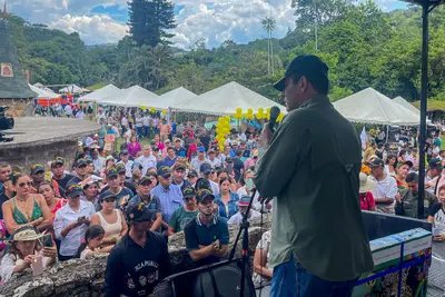 Gobernador de Santander, MG (R) Juvenal Díaz Mateus rindió homenaje a veteranos, reservistas y sus familias